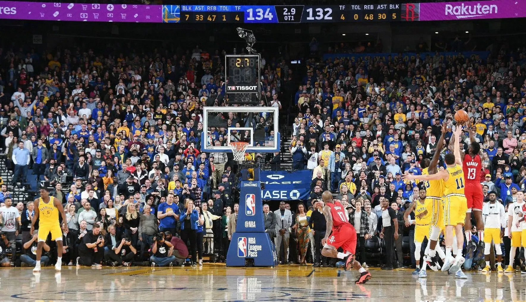 9you game-出色防守引发热议！，哈登在切尔西比赛中最后时刻胜出全场沸腾不已-9you game