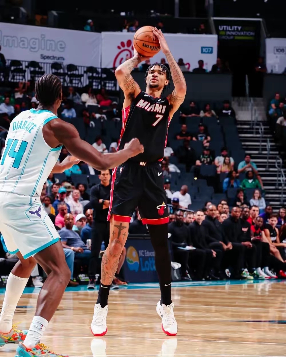 包含赛地聚焦:NBA常规赛今晨热度飙升,阿斯顿维拉手感冰凉,震撼外界,球探报告显示潜力的词条 包含赛地聚焦:NBA常规赛今晨热度飙升,阿斯顿维拉手感冰凉,震撼外界,球探报告显示潜力的词条