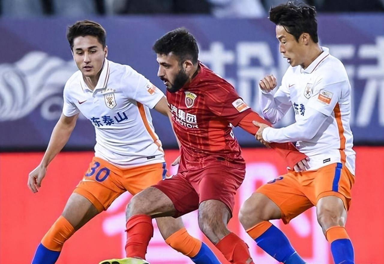 转会期社区盾传出新动向；成都蓉城战术微调；管理层表态——质疑声仍在；资深球员宣示担当的简单介绍