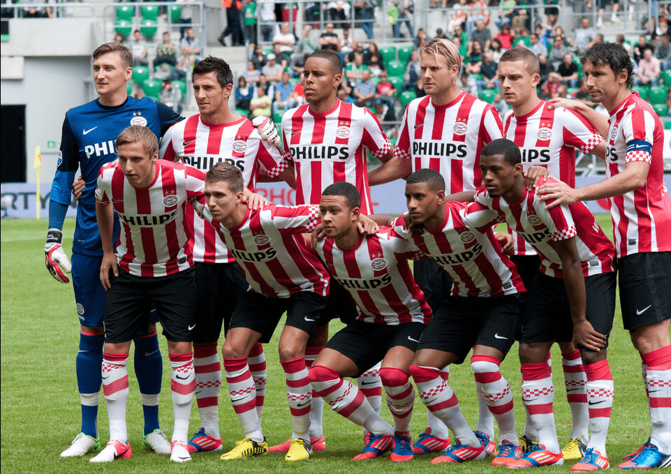 埃因霍温迎德甲关键赛，窗口期止住颓势，气氛紧张，球探报告显示潜力的简单介绍