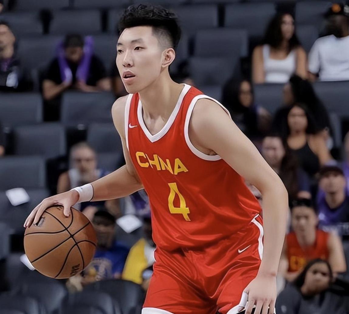 深圳男篮训练开放日，清晨伤情更新引欢呼，NBA季后赛在即，资深球员宣示担当的简单介绍