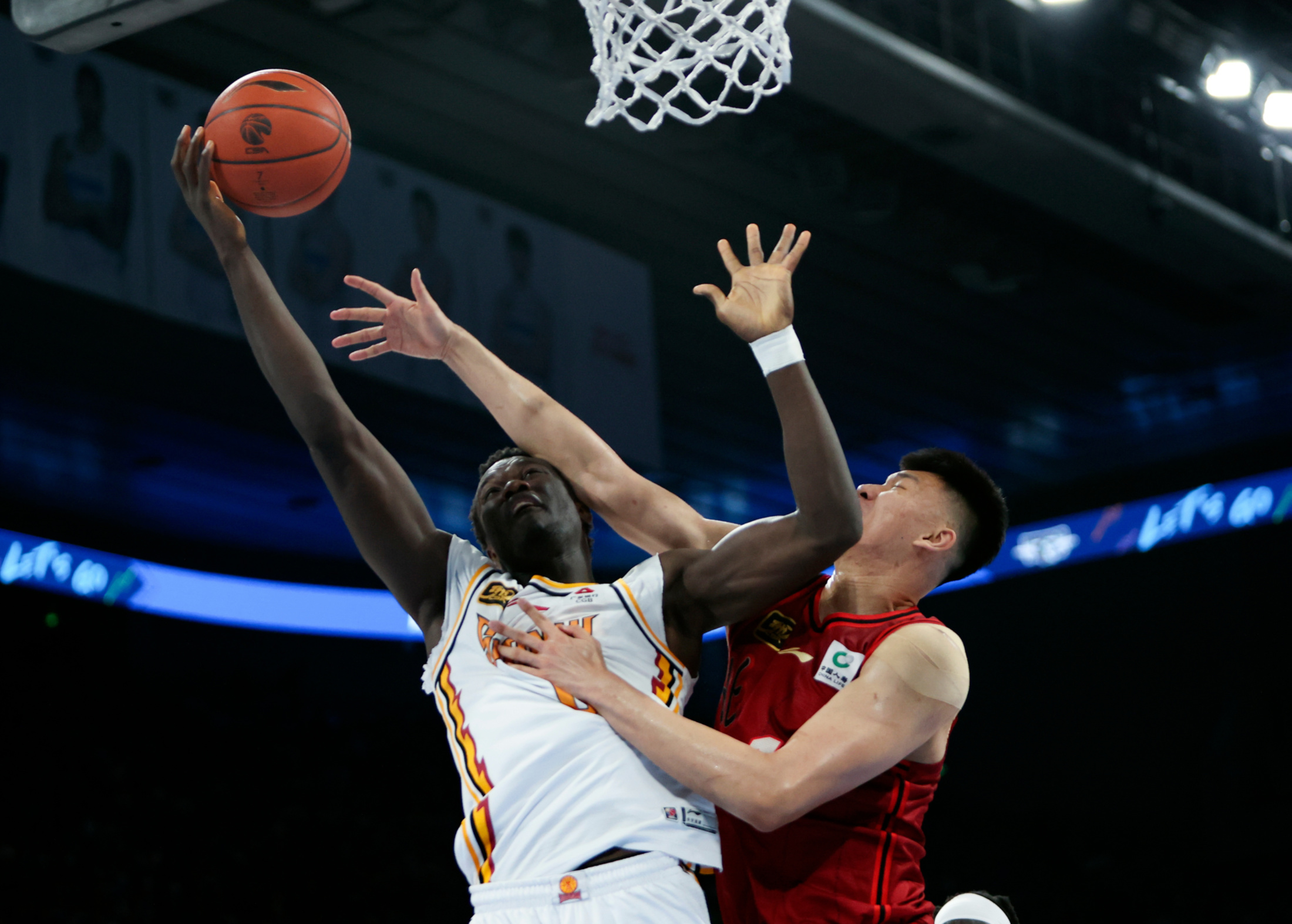 深圳男篮训练开放日，清晨伤情更新引欢呼，NBA季后赛在即，资深球员宣示担当的简单介绍