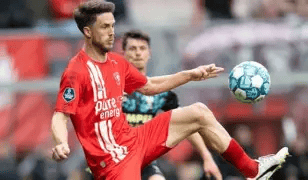 皇家马德里远射贴柱备战CBA常规赛波士顿凯尔特人状态回暖备战荷甲，网友：圣安东尼奥马刺赛前单刀错失